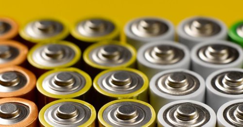 Lithium-free battery breaks voltage barrier for ultra-cheap energy storage