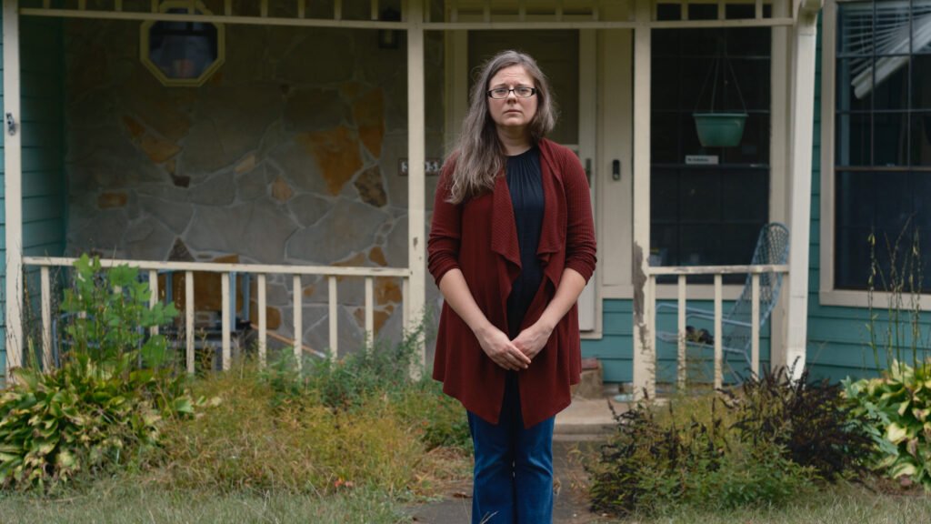 Working with monkeys was this lab tech’s dream job. Now she’s staffing an IT help desk